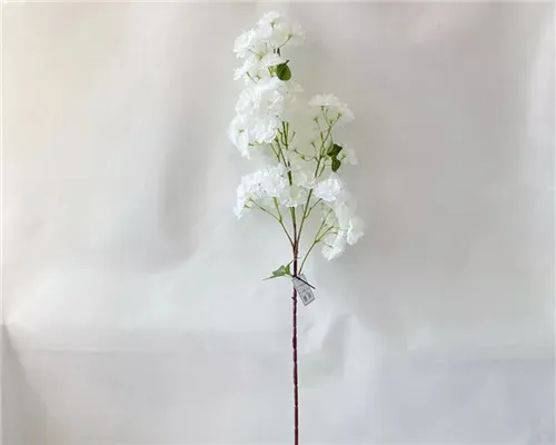 ¿Cómo replican las flores de seda de la flor de cerezo la delicada textura de los pétalos reales de Sakura?