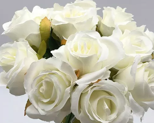 ¿Qué hace que las rosas artificiales sean una elección perfecta para la decoración del hogar y los eventos?