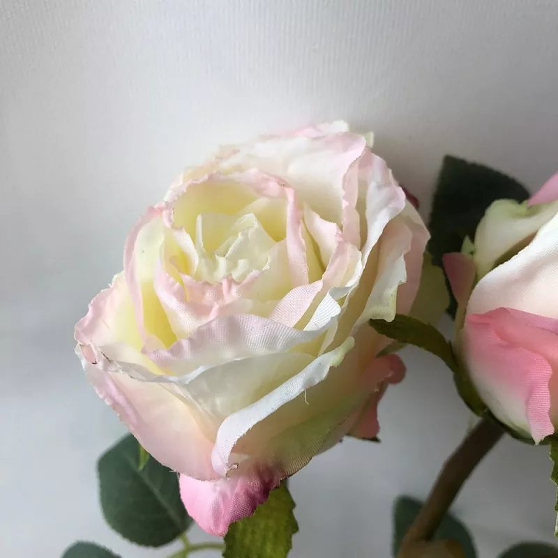 Spray de rosas artificiales