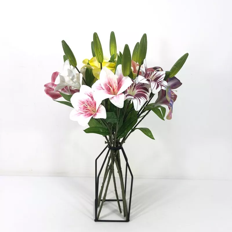 Flores de lirio falsas