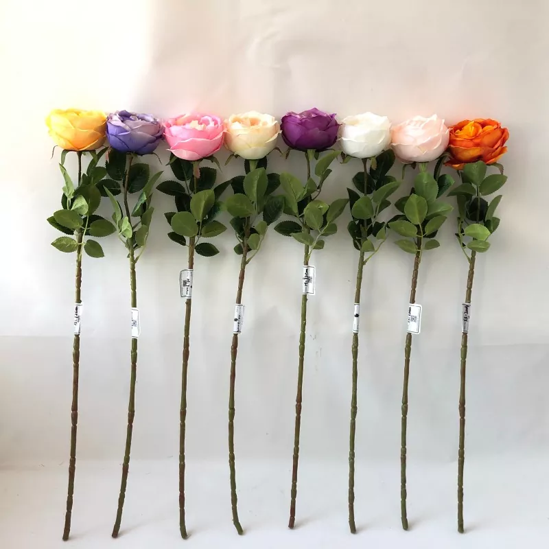 Flores de peonía falsas blancas